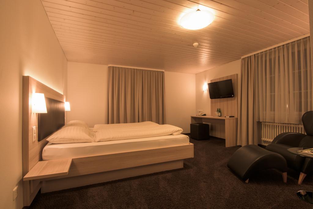 Hotel Zum Goldenen Kreuz Frauenfeld Bilik gambar