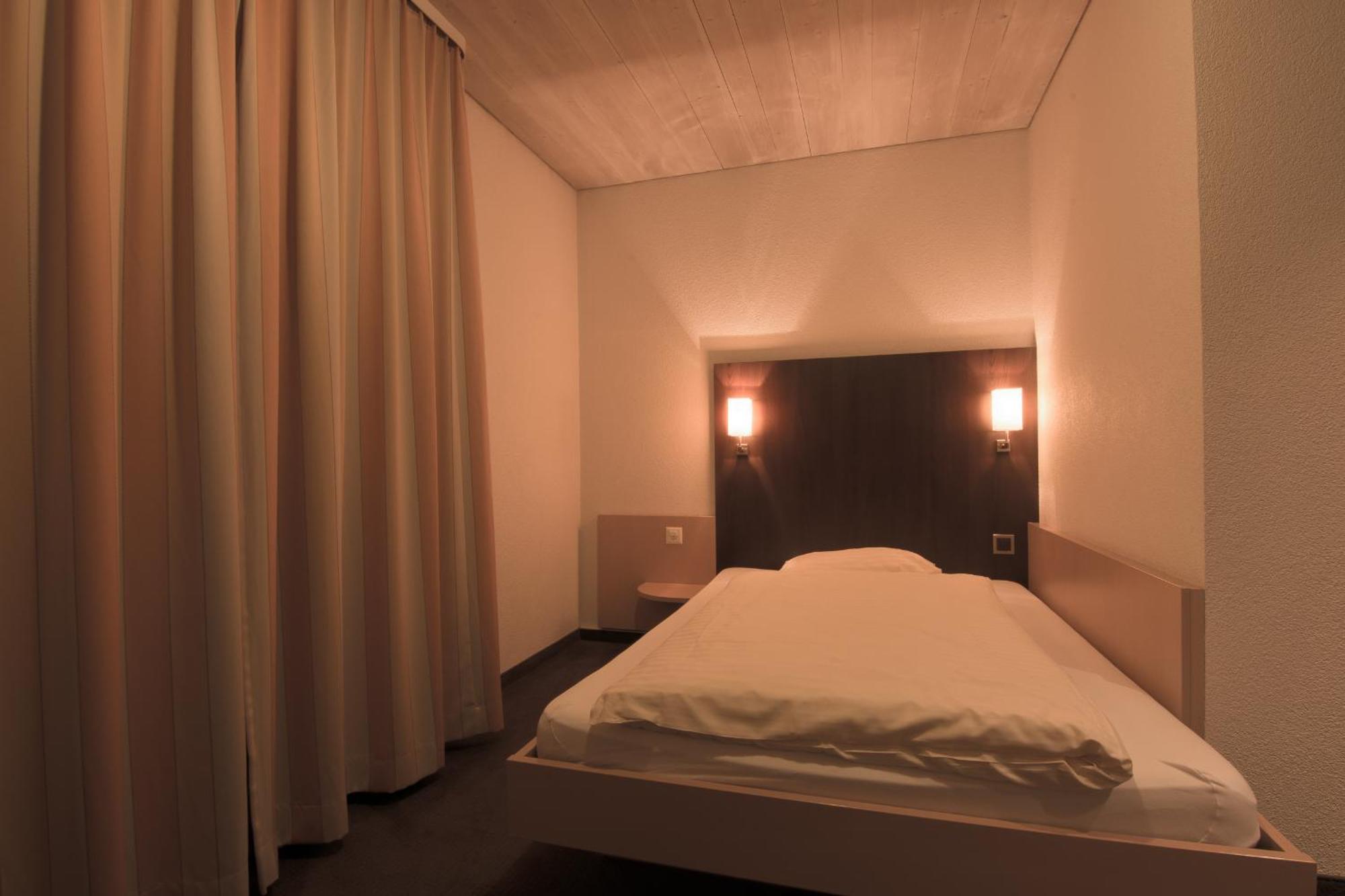 Hotel Zum Goldenen Kreuz Frauenfeld Bilik gambar